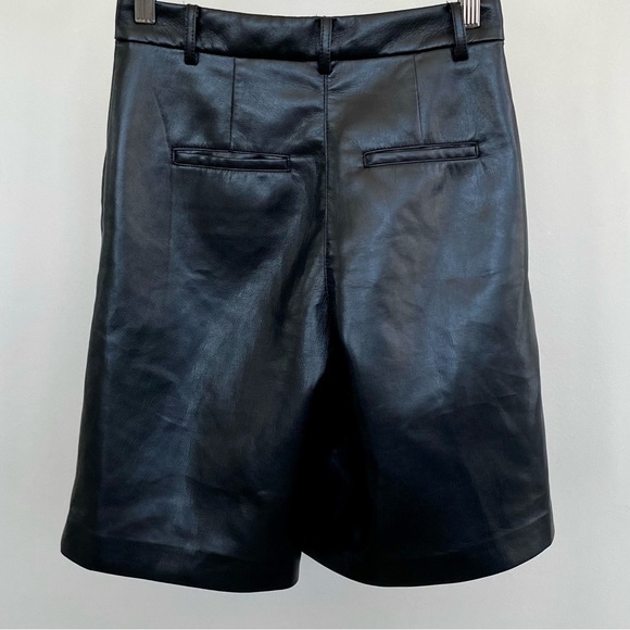 Aritzia Babaton Limerick high-waisted vegan leather shorts. 🖤 - Picture 7 of 9